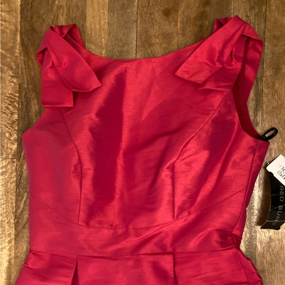 NWT Alfred Sung cherry red (sangria) cocktail dress, size 8 production sample - Picture 2 of 6
